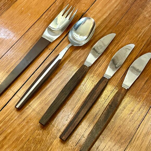 Lot of Wooden and Faux Wood Mid-Century Flatware Pieces – 5 Pieces - Picture 3 of 9